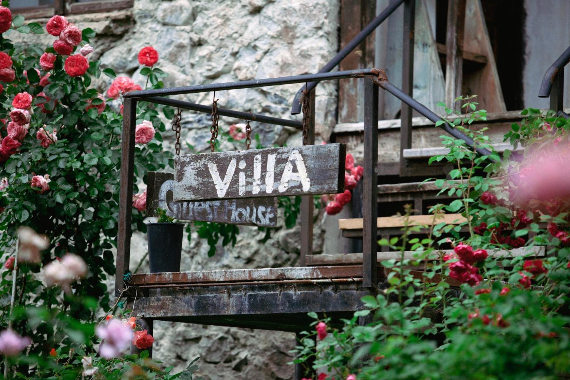 Villa Mestia Hotel Bagian luar foto