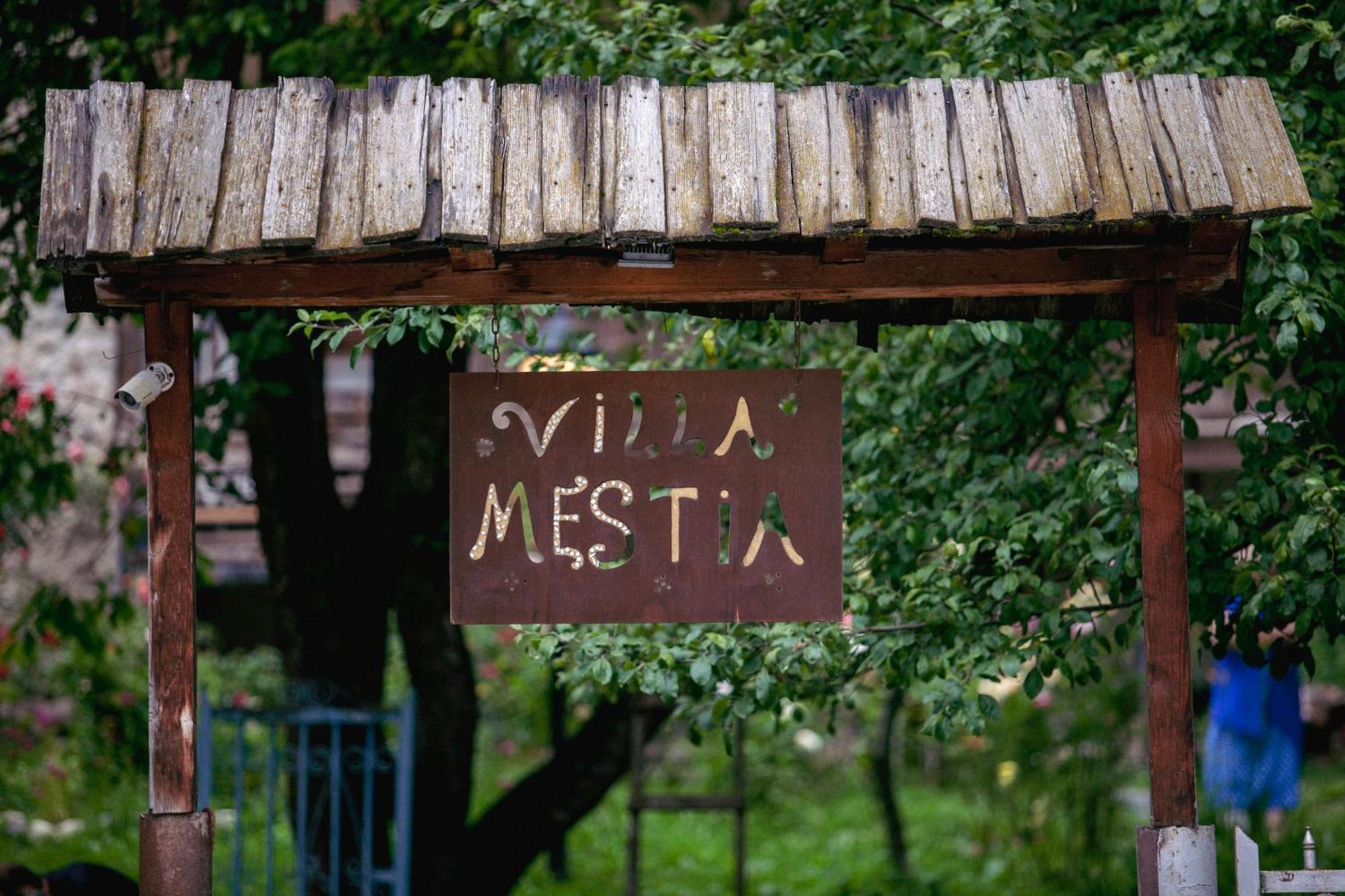 Villa Mestia Hotel Bagian luar foto